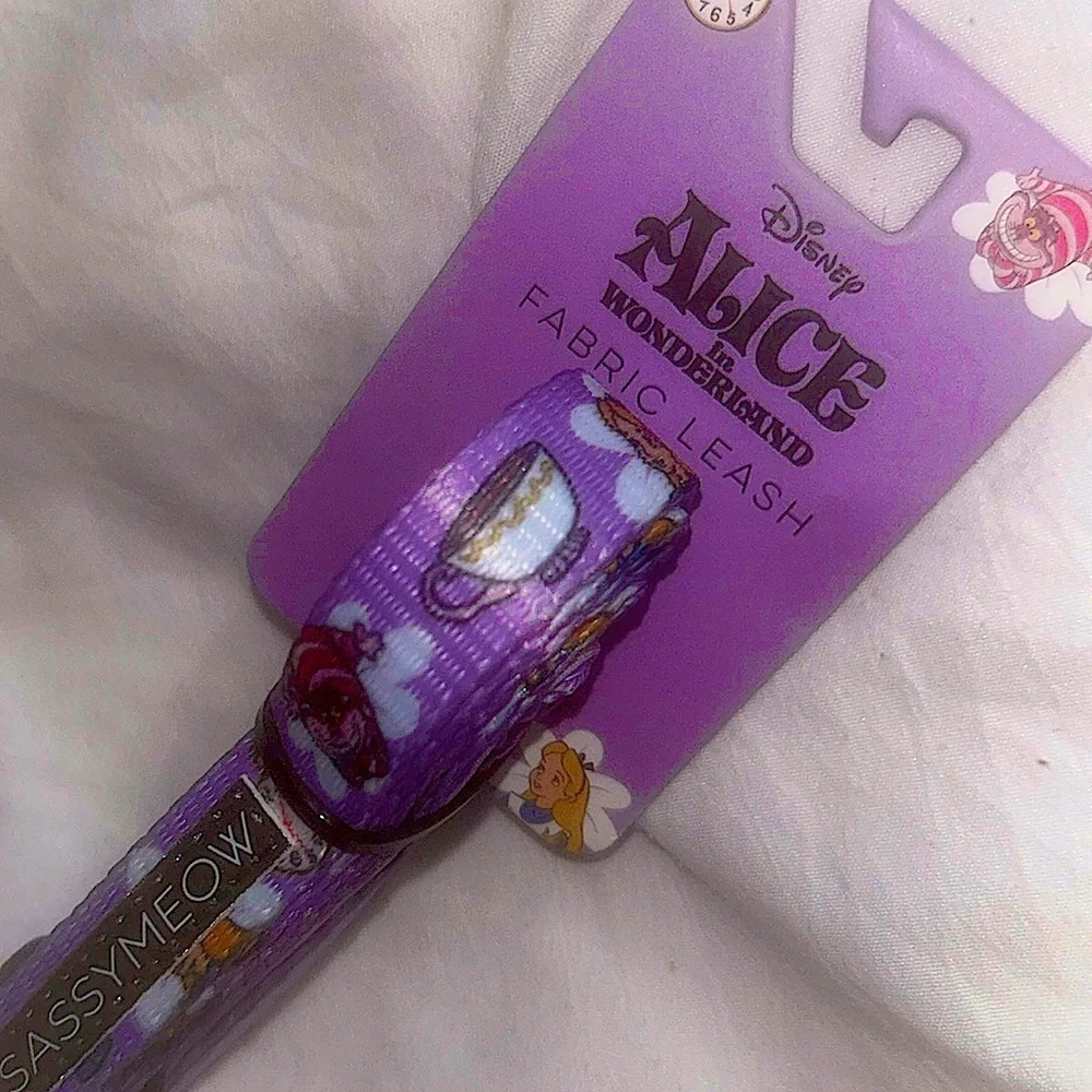 Sassy Meow Alice In Wonderland Cat Collar (M) and Matching Leash 6ft
